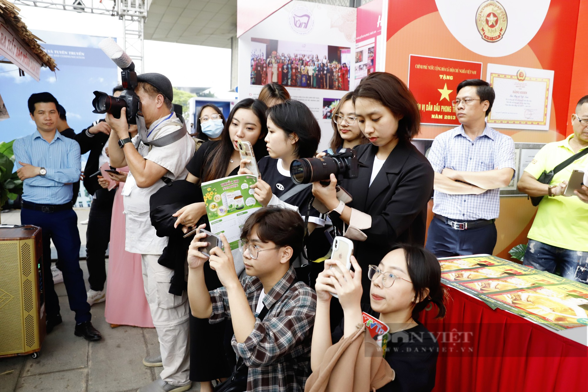 Giới trẻ hào hứng học nghề qua Talkshow “Báo chí kiến tạo” do báo NTNN/Dân Việt tổ chức - Ảnh 8.