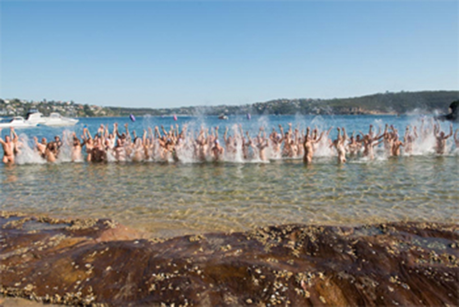 Australia: Sự kiện bơi khỏa thân lớn nhất thế giới Sydney Skinny trở lại, thu hút 1.300 người tham gia - Ảnh 3.