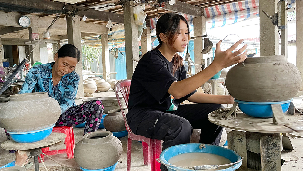 Ở xóm nhỏ của An Giang quanh năm làm nhà cho &quot;bà Hỏa, ông Táo&quot;, chả giàu lên được, sao vẫn mê &quot;nghịch đất&quot;? - Ảnh 8.