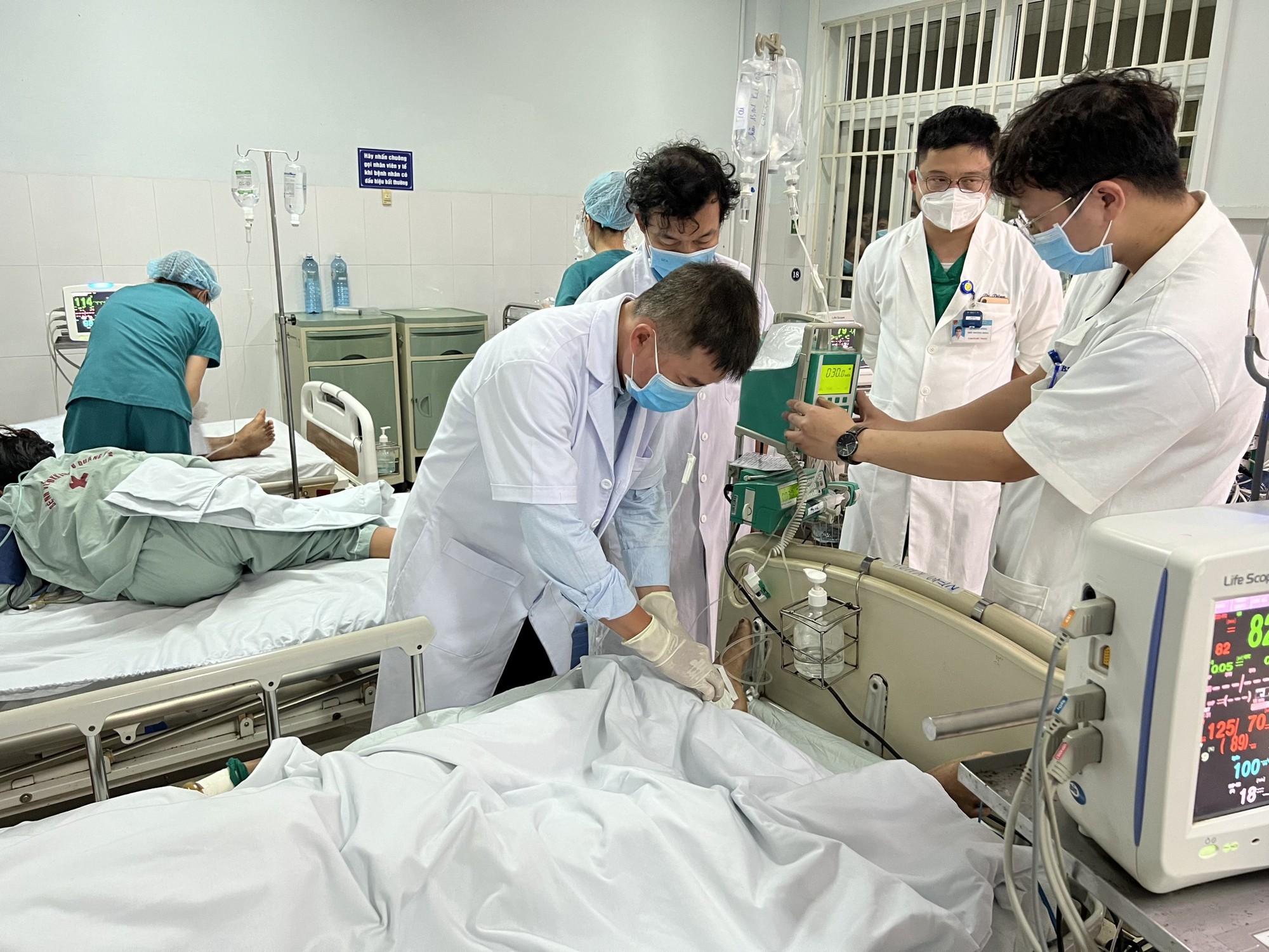 10 ca ngộ độc botulinum ở Quảng Nam, Bệnh viện Chợ Rẫy hỗ trợ khẩn - Ảnh 4.