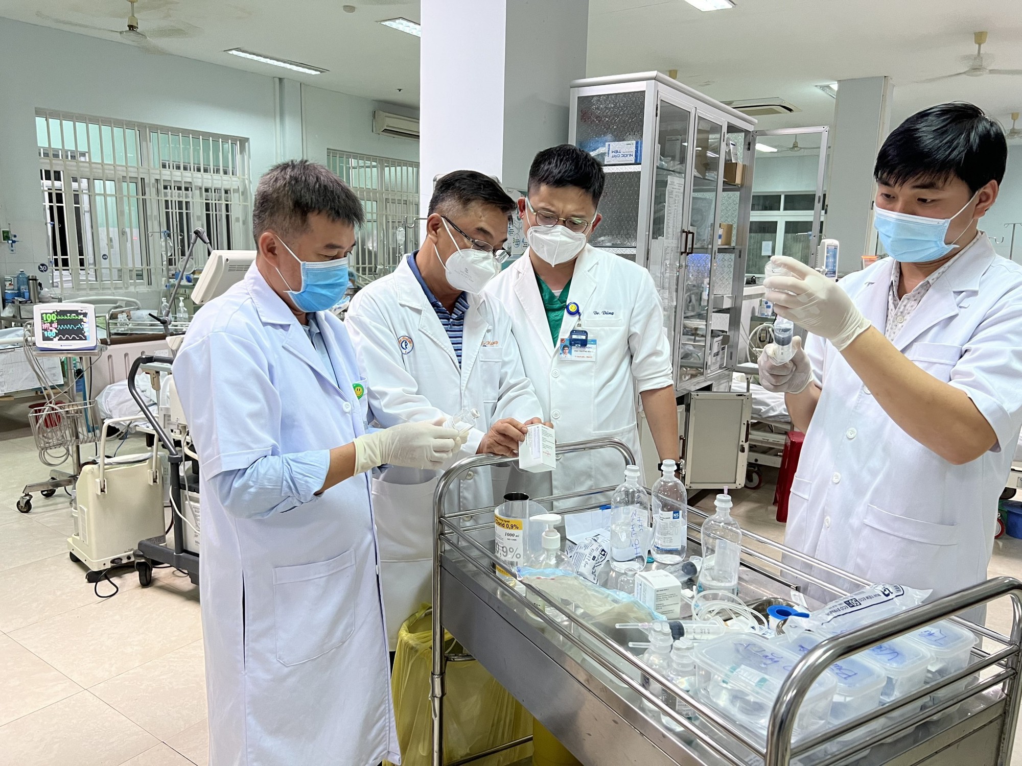 10 ca ngộ độc botulinum ở Quảng Nam, Bệnh viện Chợ Rẫy hỗ trợ khẩn - Ảnh 1.