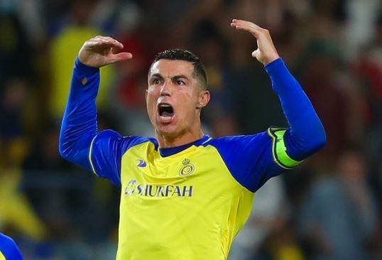Ronaldo lập siêu phẩm sút phạt, góp công giúp Al Nassr ngược dòng ngoạn mục - Ảnh 1.