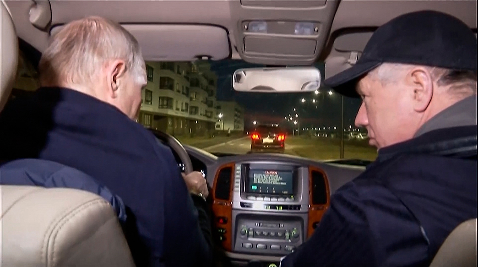 Tổng thống Nga Putin bất ngờ thăm Mariupol, Donbass - Ảnh 1.