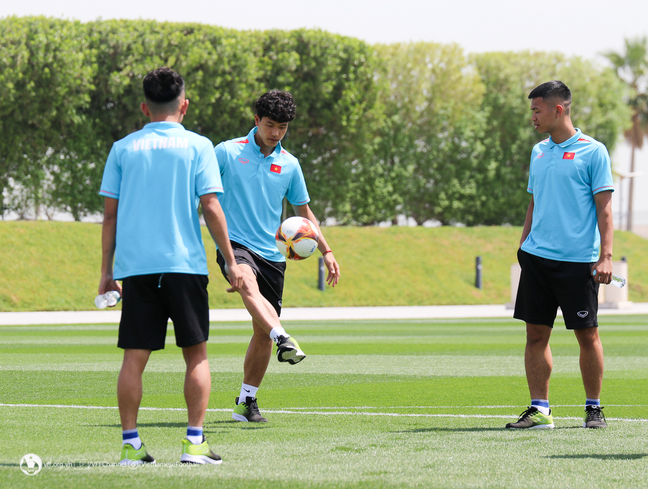 U23 Việt Nam thư giãn trên sân tập giúp Messi vô địch World Cup tại Qatar - Ảnh 9.