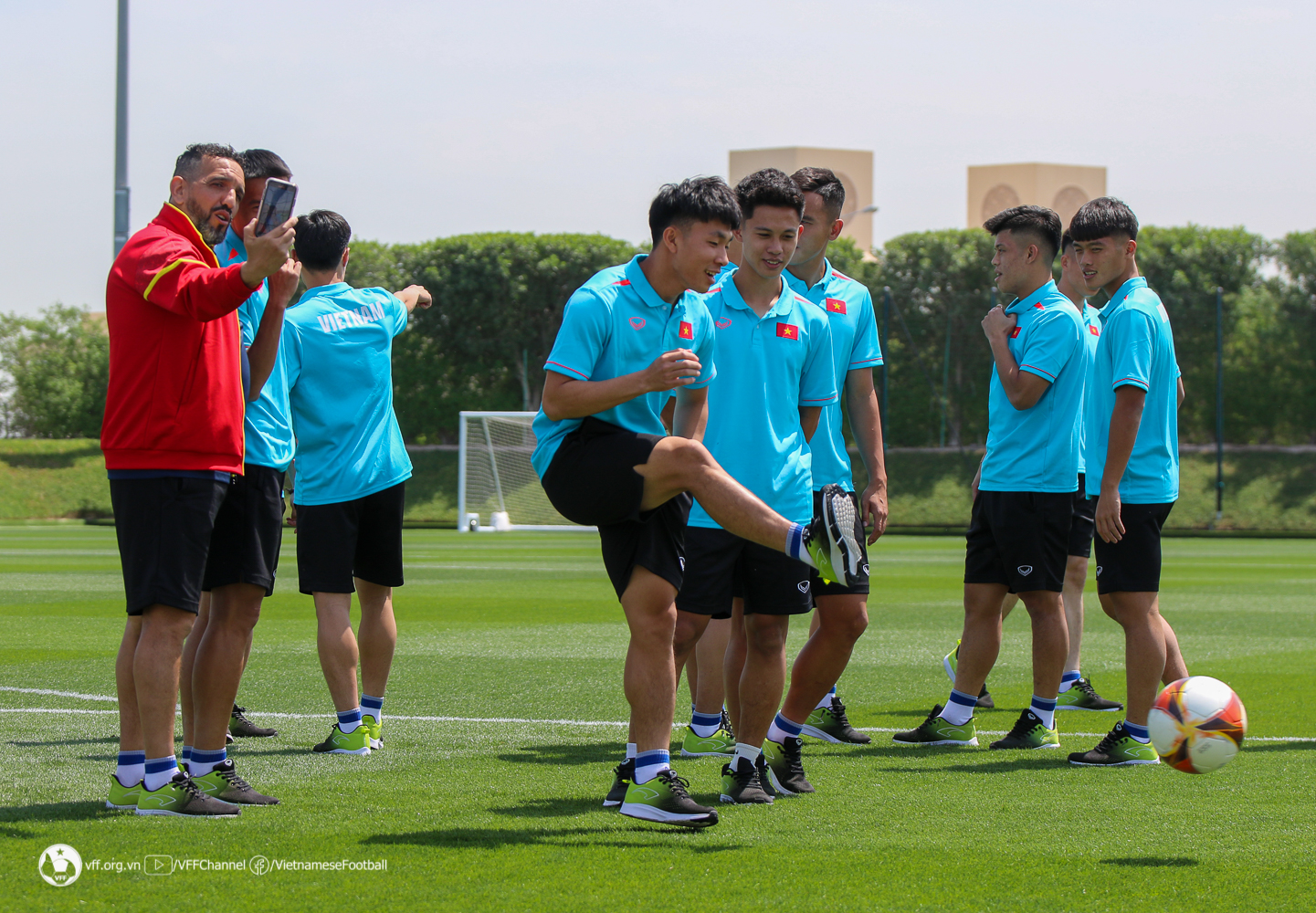 U23 Việt Nam thư giãn trên sân tập giúp Messi vô địch World Cup tại Qatar - Ảnh 6.