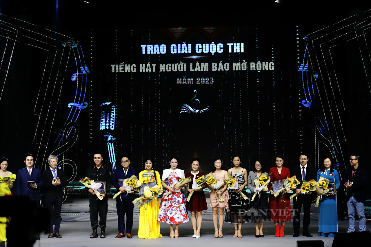 Thí sinh Phạm Công Thành giành giải Nhất cuộc thi Tiếng hát Người làm báo mở rộng 2023 - Ảnh 3.