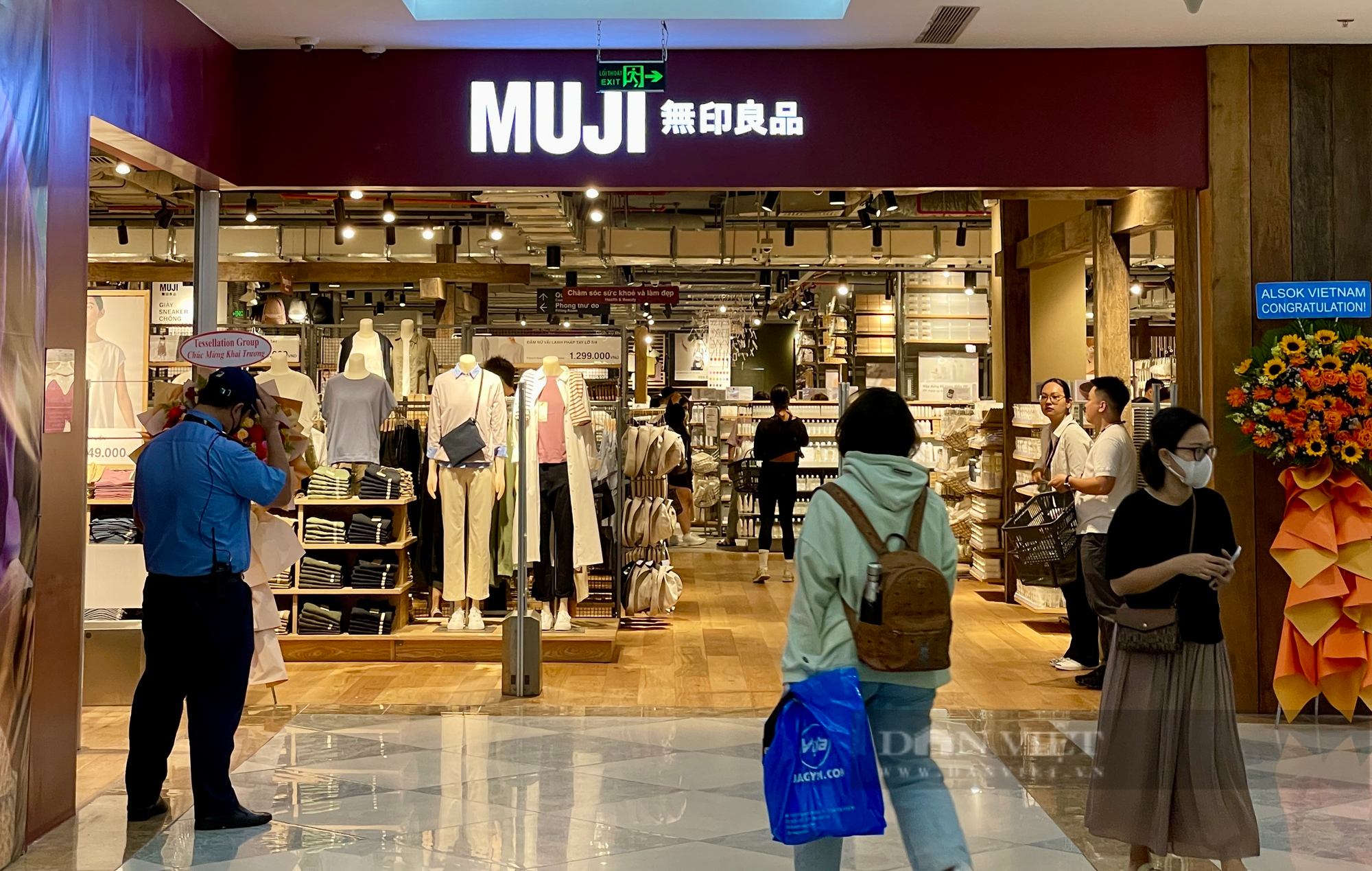 Muji mở cửa hàng mới tại khu nhà giàu TP.HCM - Ảnh 1.