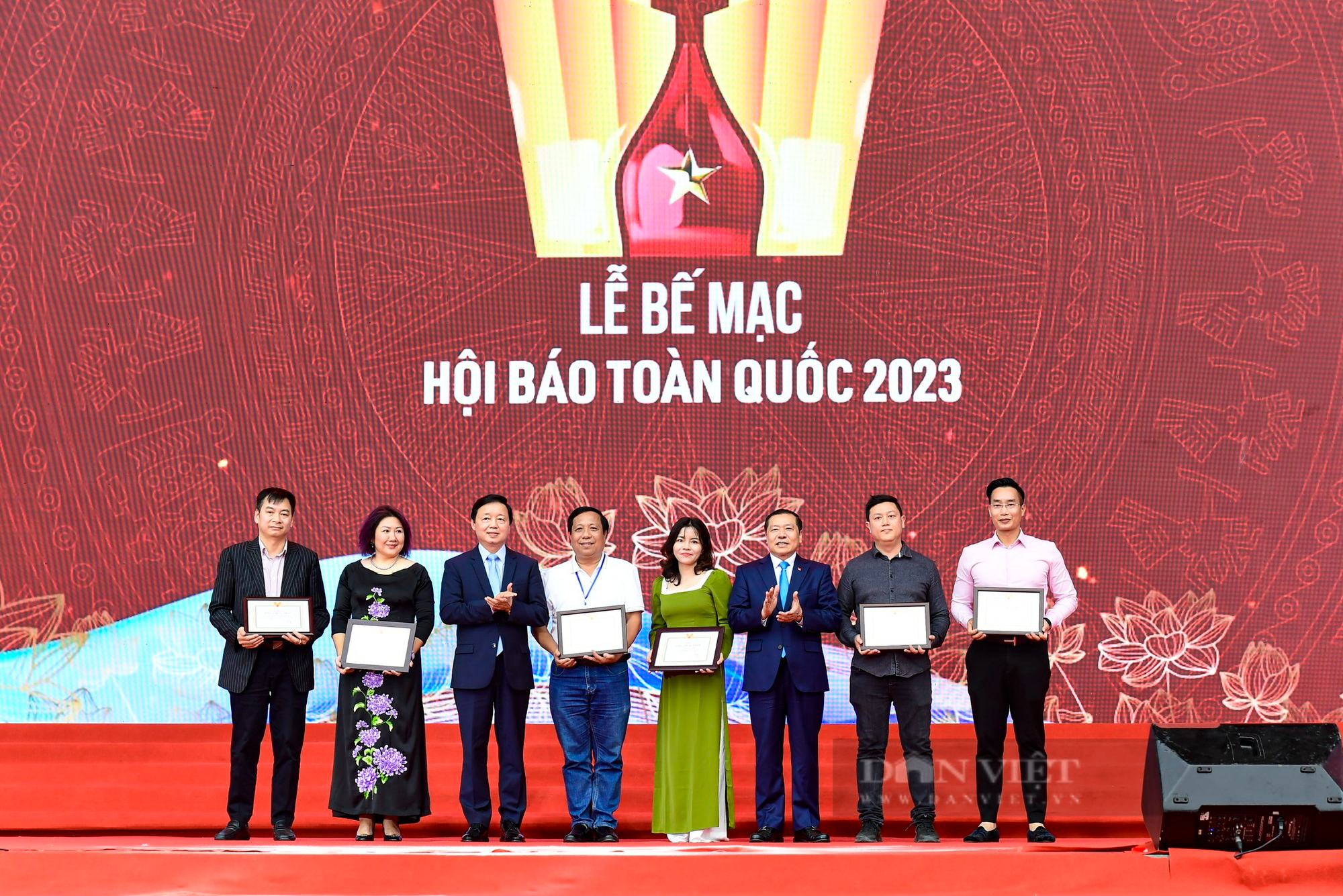Bế mạc Hội báo toàn quốc 2023: Báo NTNN/Dân Việt đoạt giải Gian trưng bày và Bìa báo Tết ấn tượng - Ảnh 6.
