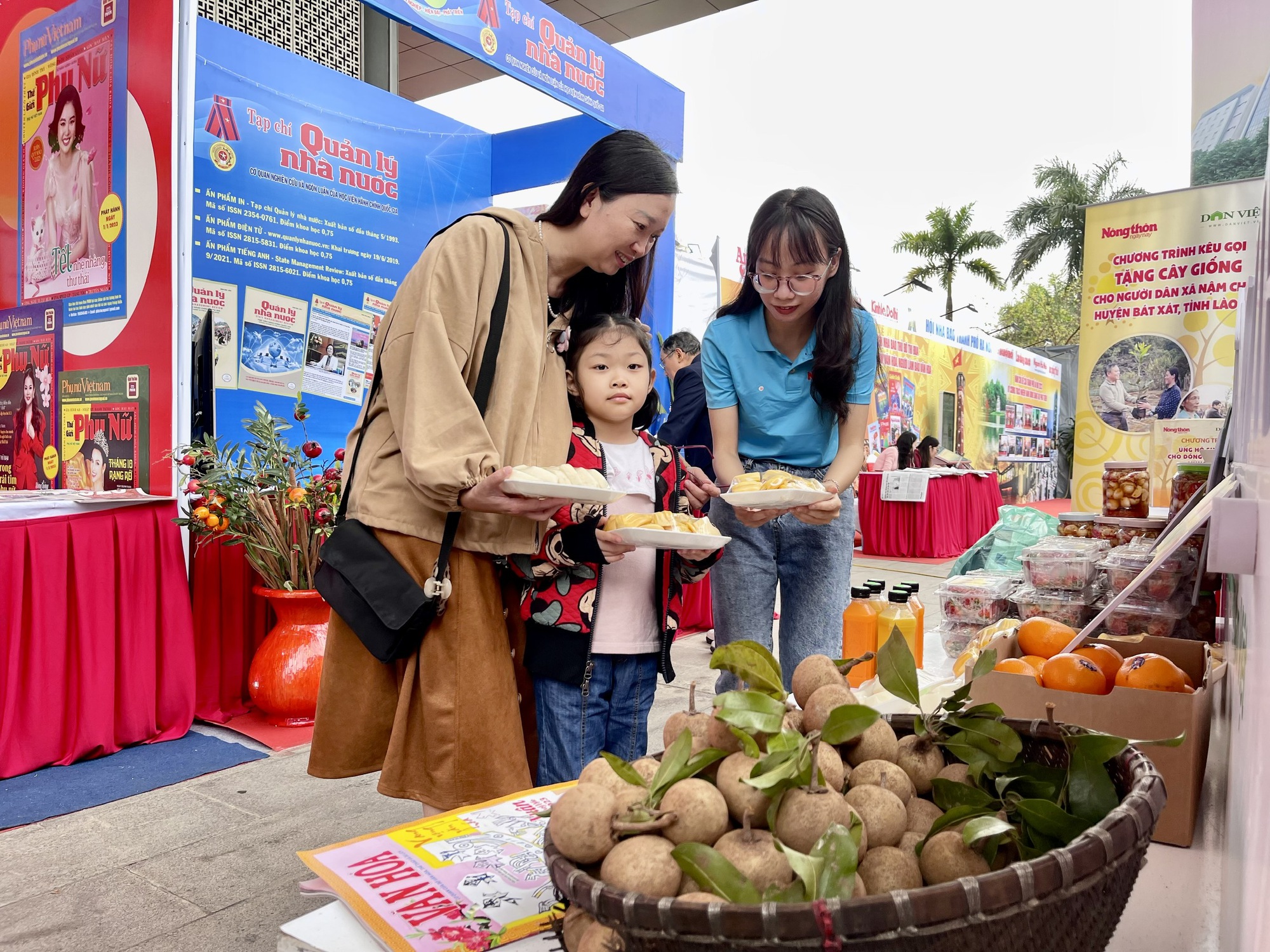 Nhộn nhịp chương trình kết nối nông sản và gây quỹ từ thiện của Báo NTNN/Điện tử Dân Việt tại Hội Báo toàn quốc - Ảnh 5.