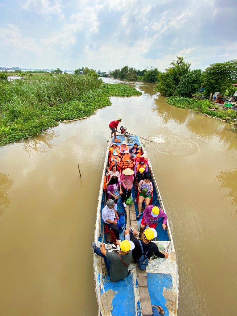 Dòng sông nào nổi tiếng ở An Giang, mùa nước nổi bỗng biến cánh đồng, vô số cá, tôm, con ốc lác to bự? - Ảnh 2.