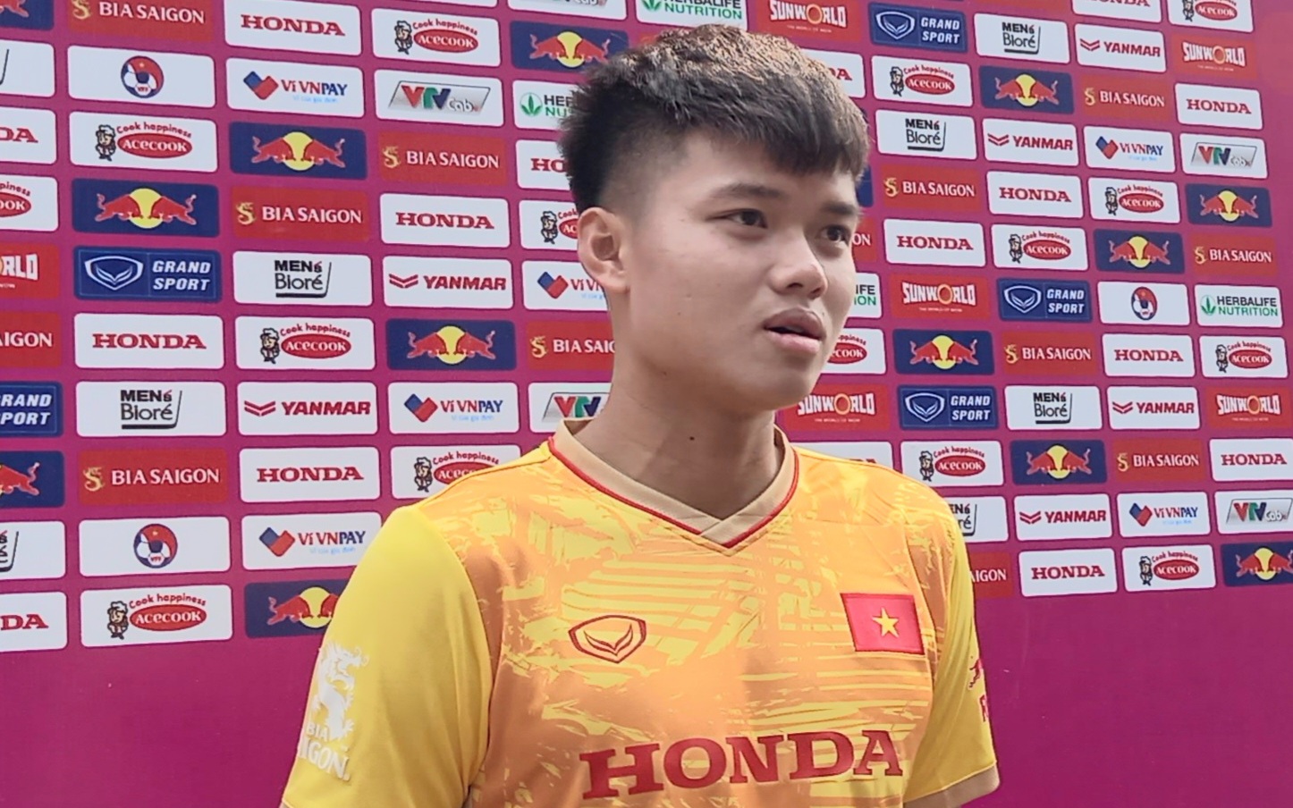 Tiền đạo U23 Việt Nam Nguyễn Văn Tùng chỉ ra điểm khác biệt của HLV Troussier