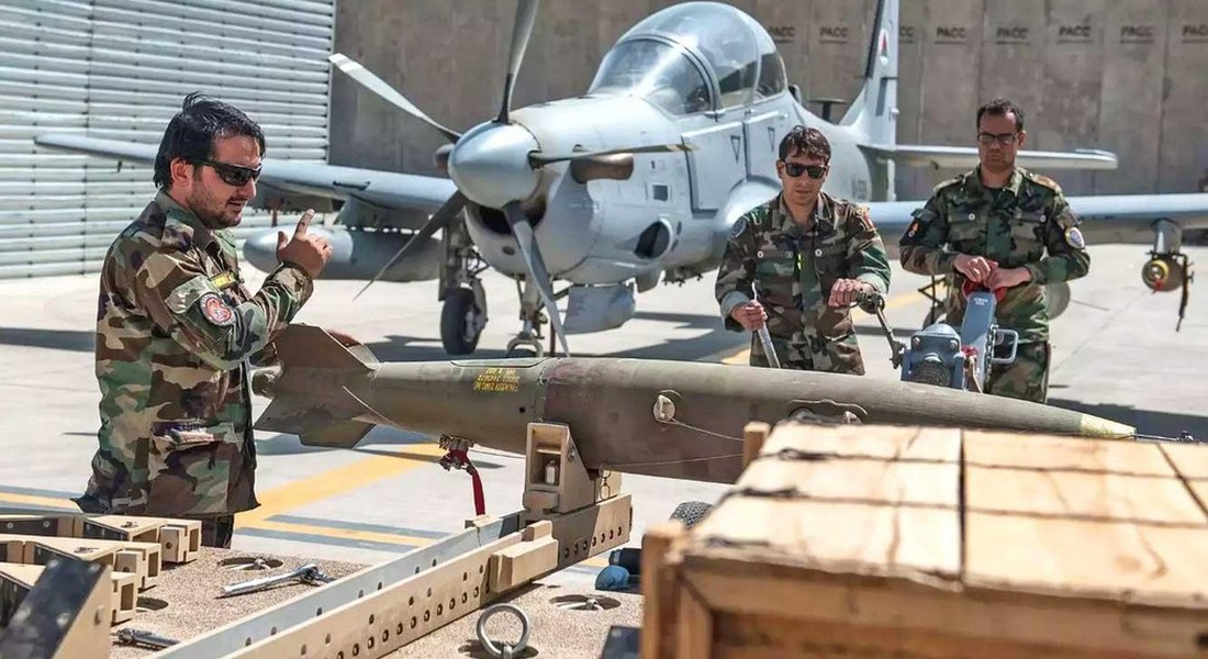 Cận cảnh kho vũ khí trị giá tới 7,2 tỷ USD của Mỹ bị bỏ lại Afghanistan - Ảnh 3.