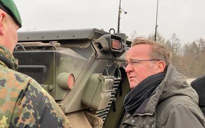 Bộ trưởng quốc phòng Đức thừa nhận quân đội không thể bảo vệ đất nước 