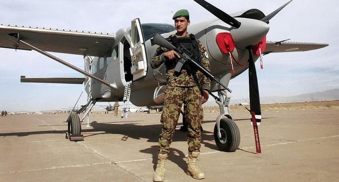 Cận cảnh kho vũ khí trị giá tới 7,2 tỷ USD của Mỹ bị bỏ lại Afghanistan - Ảnh 8.