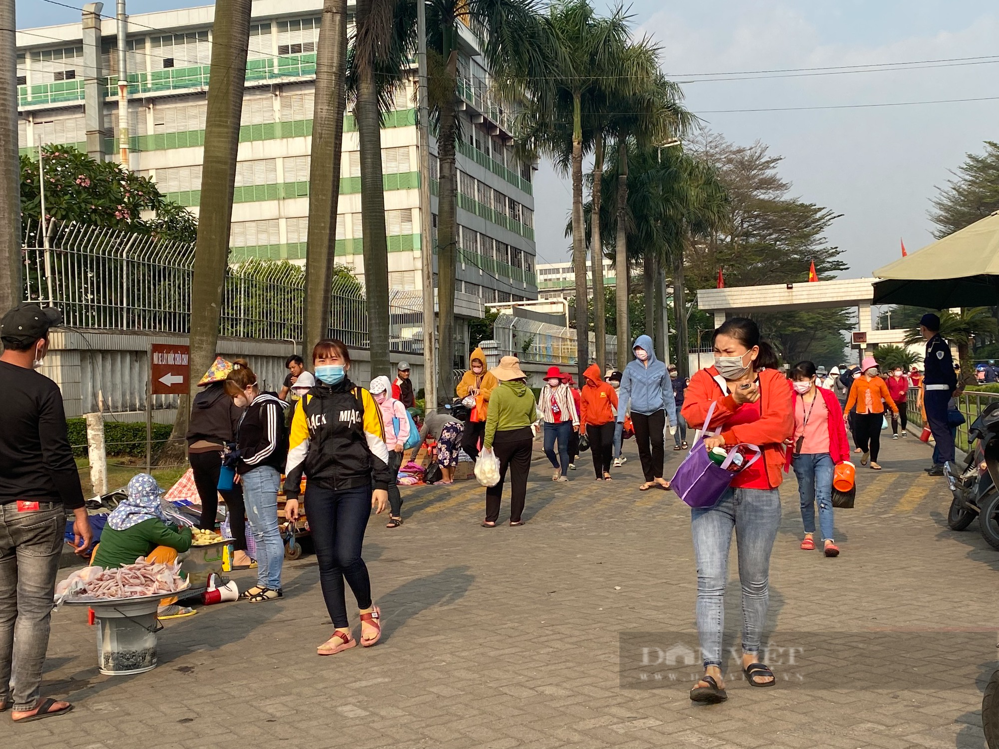 Lao động vẫn tranh cãi &quot;ì xèo&quot; vì phải đóng thuế sau mất việc tại PouYuen - Ảnh 3.