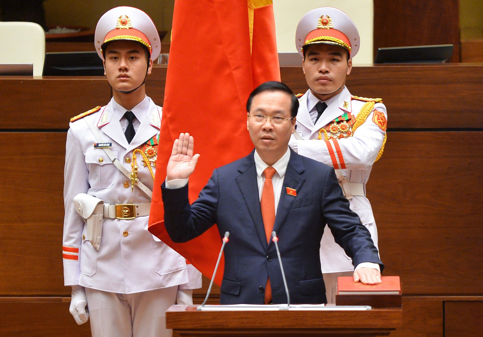 Ông Võ Văn Thưởng- Chủ tịch nước trẻ nhất trong lịch sử Việt Nam tuyên thệ nhậm chức - Ảnh 1.