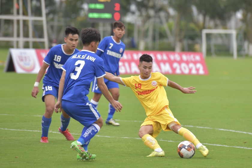 Hà Nội FC &quot;viện trợ&quot; cho Hòa Bình FC cầu thủ có cái chân trái dị như Quang Hải - Ảnh 2.