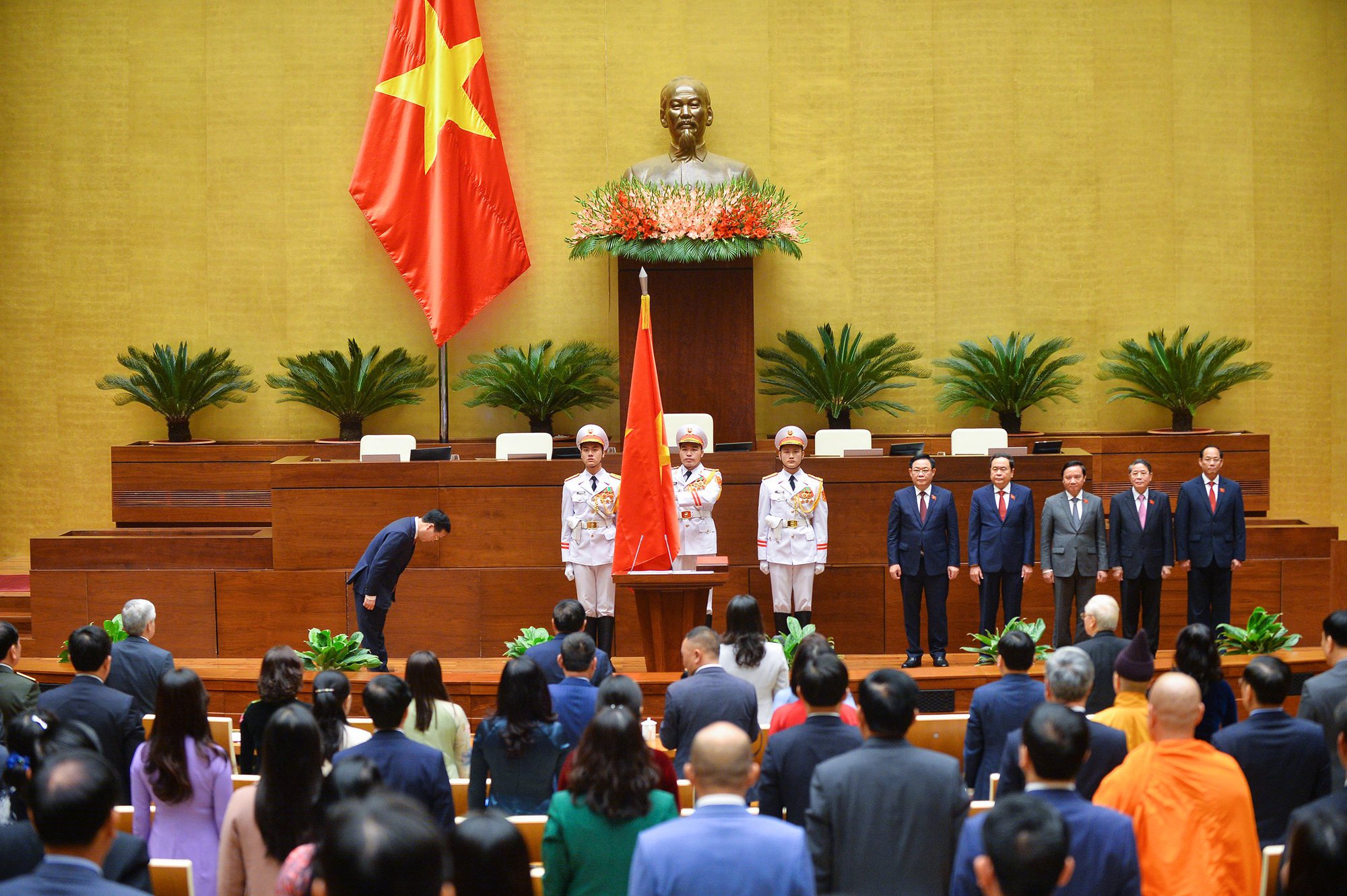 Ông Võ Văn Thưởng- Chủ tịch nước trẻ nhất trong lịch sử Việt Nam tuyên thệ nhậm chức - Ảnh 3.