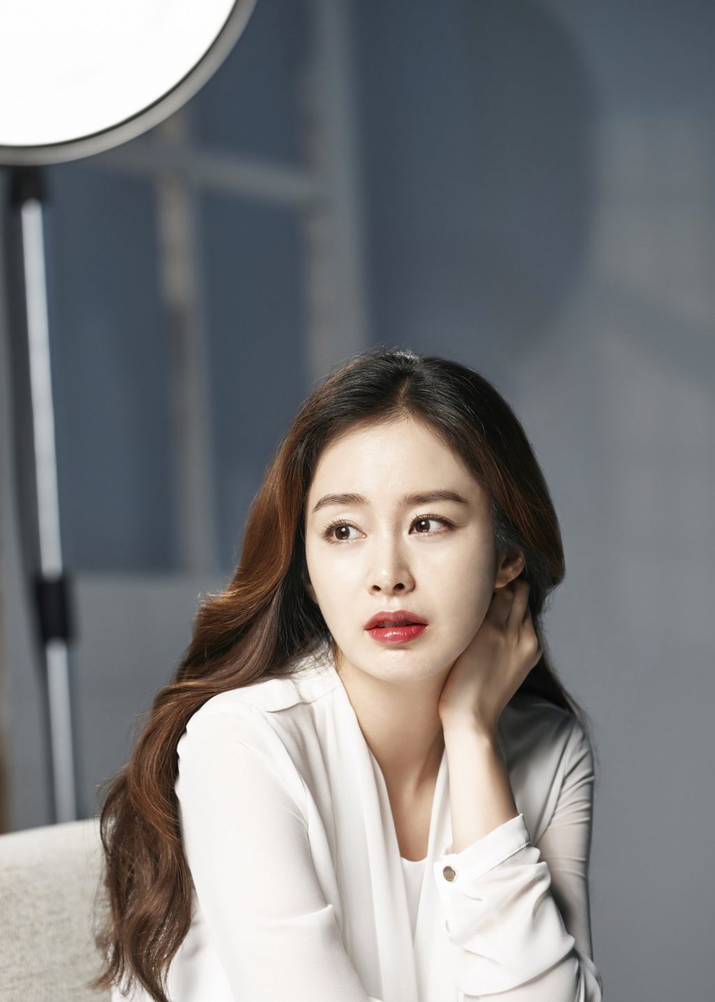 Kim Tae Hee: Ngôi sao trong sạch vướng scandal trốn thuế - Ảnh 1.