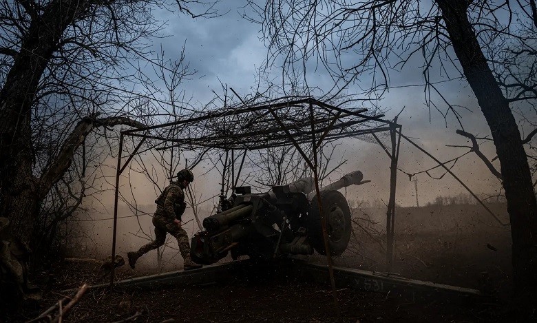 Ảnh thế giới 7 ngày qua: Quân nhân Ukraine bắn lựu pháo và cuộc đụng độ ở Hy Lạp - Ảnh 9.