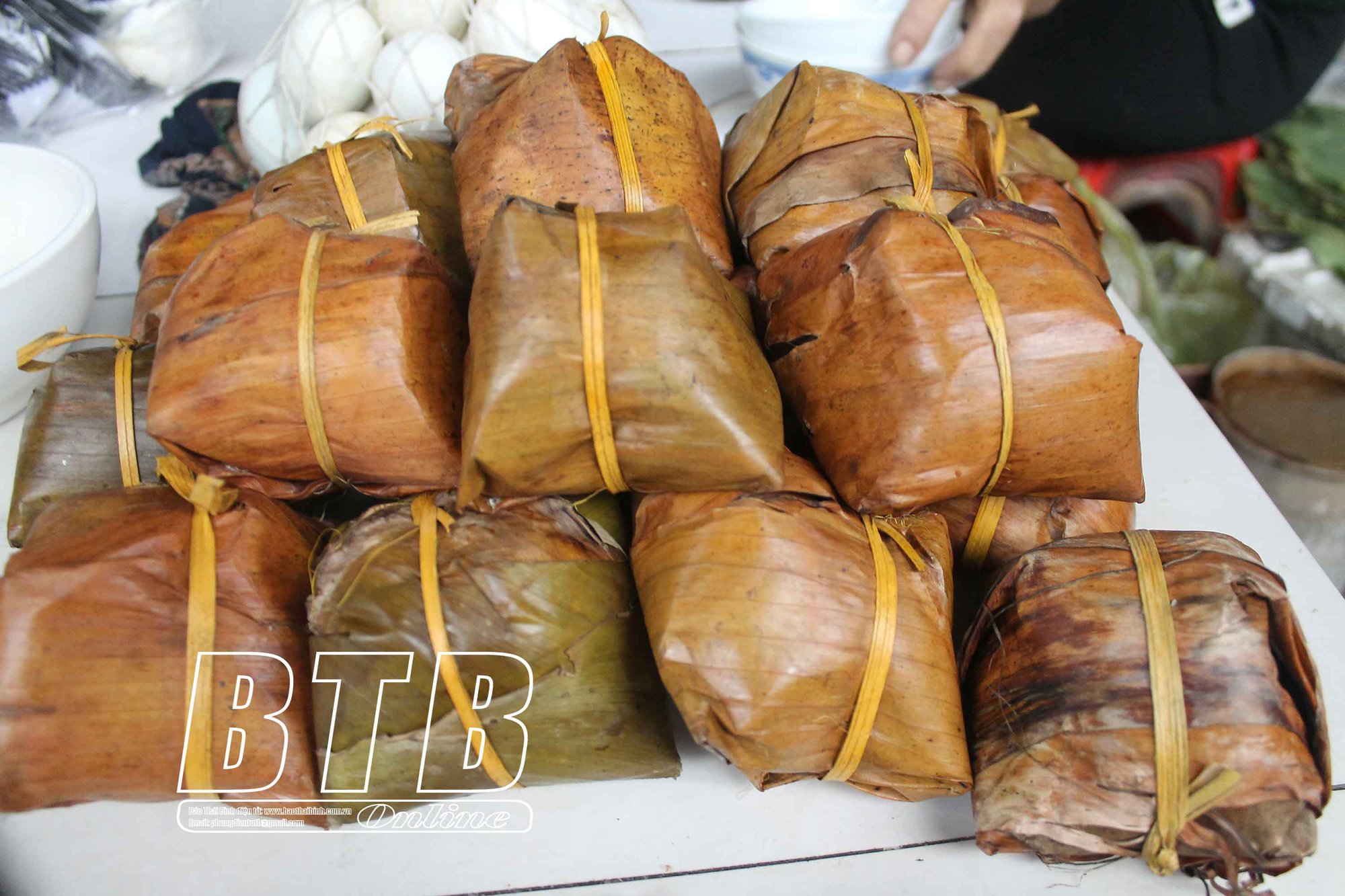 Chợ làng nổi tiếng đất Thái Bình, đi ngang qua thơm nức mùi bánh quê, chợt thèm cồn cào, vào ăn càng thèm hơn - Ảnh 6.