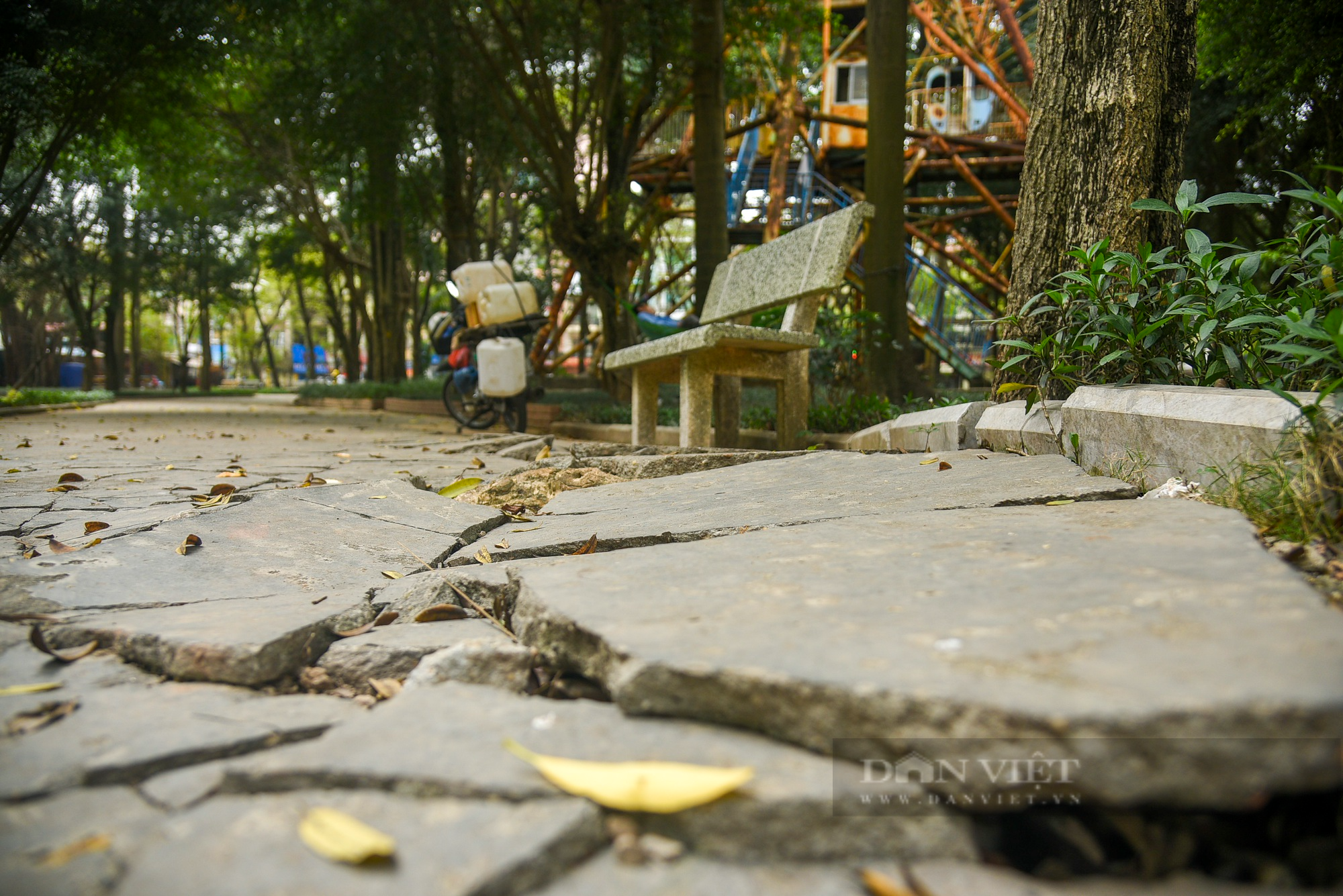 Công viên hàng trăm tỷ đồng ở trung tâm Hà Nội hoang tàn, thành nơi đá gà - Ảnh 11.
