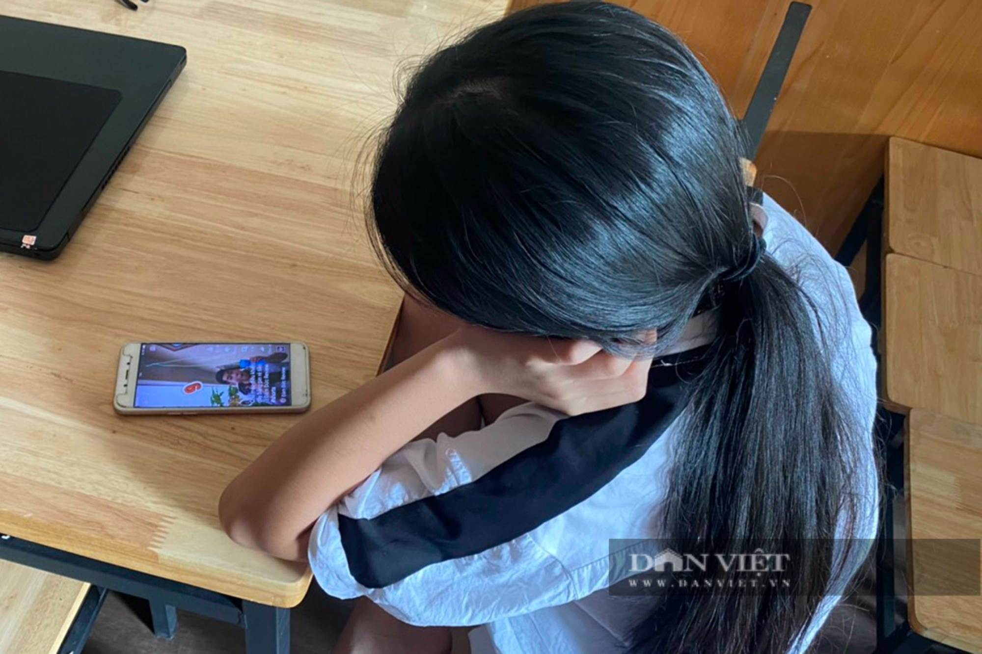 Giới trẻ Việt Nam nghiện điện thoại, chuyên gia cảnh báo cha mẹ - Ảnh 1.