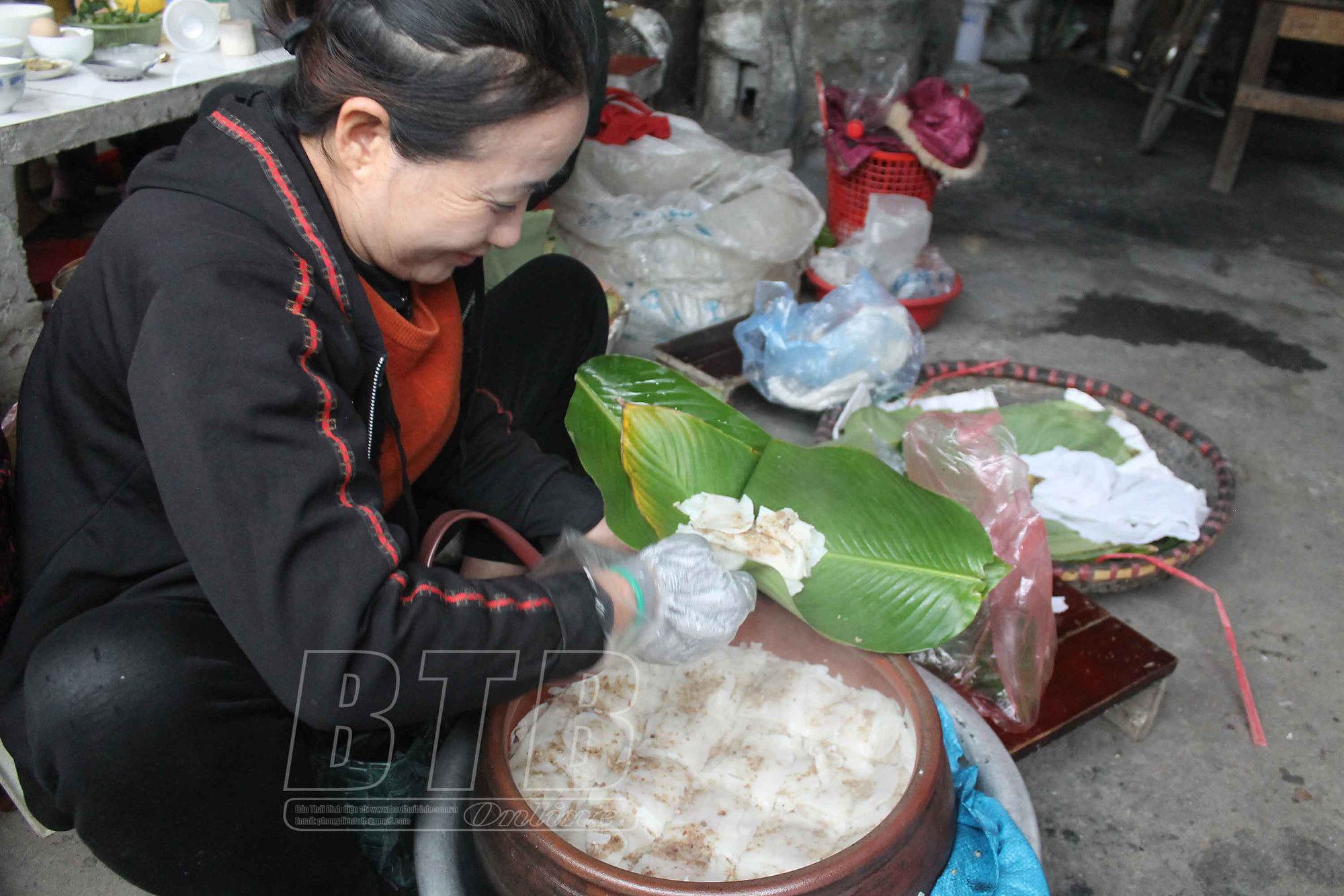 Chợ làng nổi tiếng đất Thái Bình, đi ngang qua thơm nức mùi bánh quê, chợt thèm cồn cào, vào ăn càng thèm hơn - Ảnh 3.