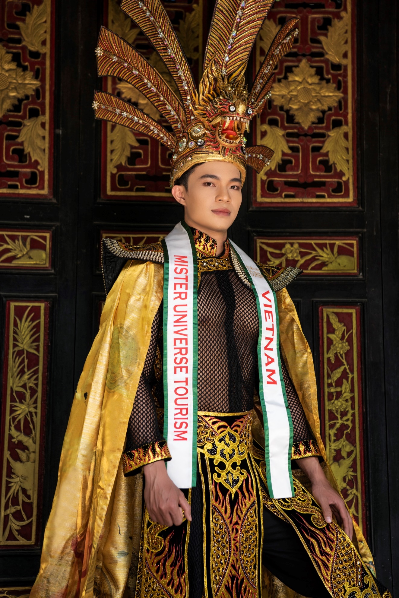 Bác sĩ 9x Huỳnh Võ Hoàng Sơn đoạt giải Á vương 1 Mister Universe Tourism 2023 - Ảnh 2.