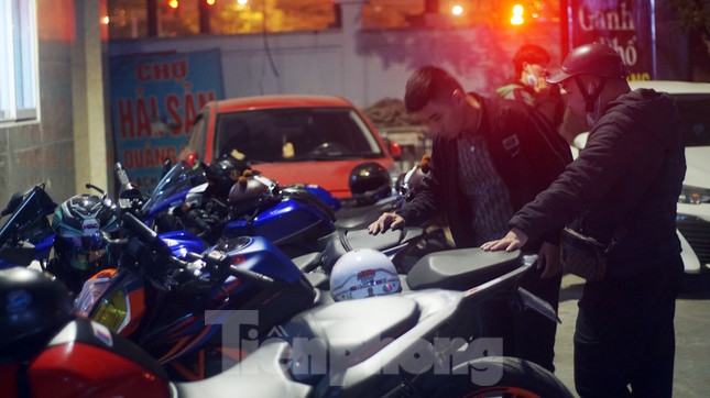 Cảnh sát 141 hóa trang tóm &quot;quái xế&quot; đi xe phân khối lớn độ pô gây náo loạn đường phố - Ảnh 11.