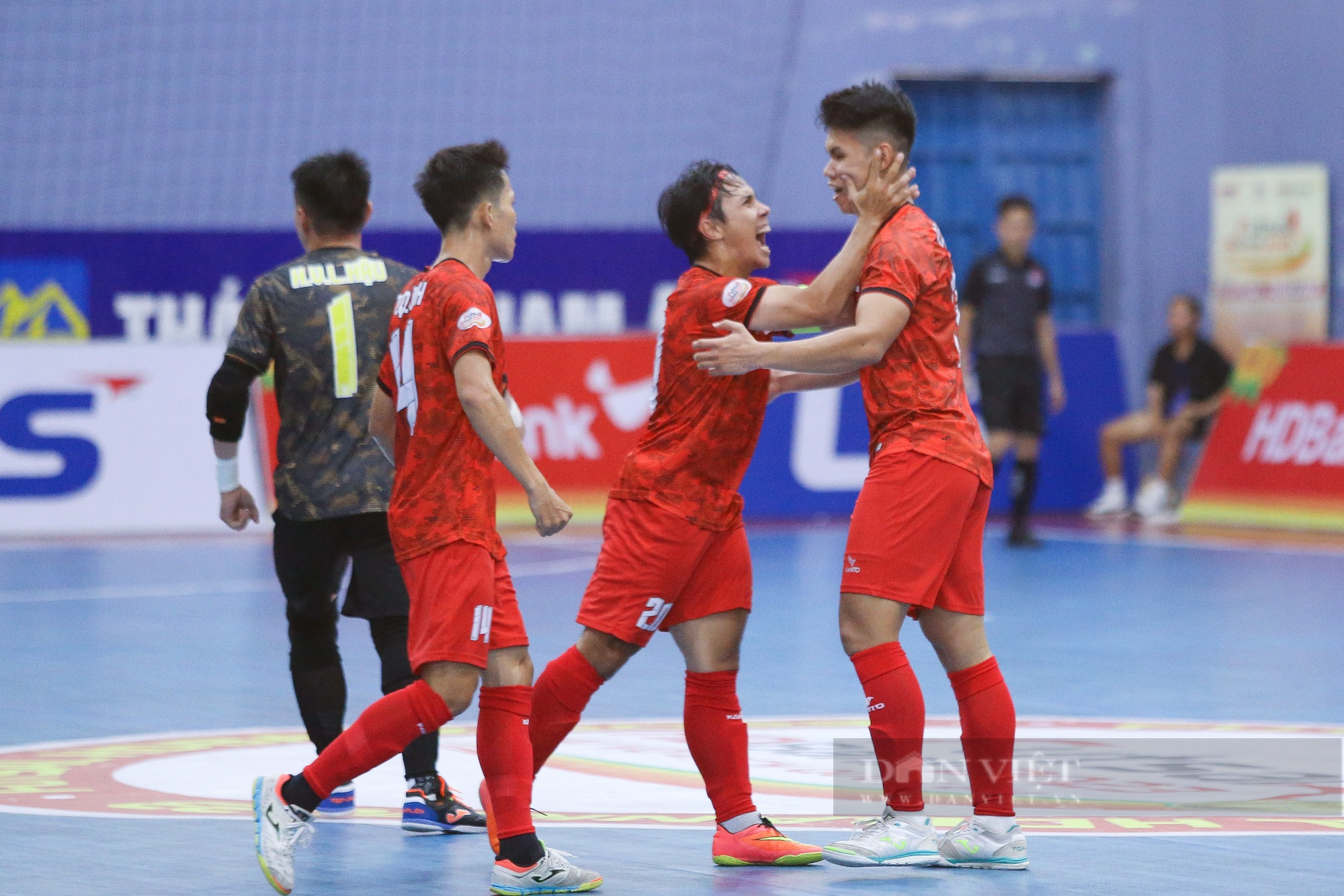Đội hình toàn sao World Cup của Thái Sơn Nam suýt thua các siêu phủi phong trào - Ảnh 5.