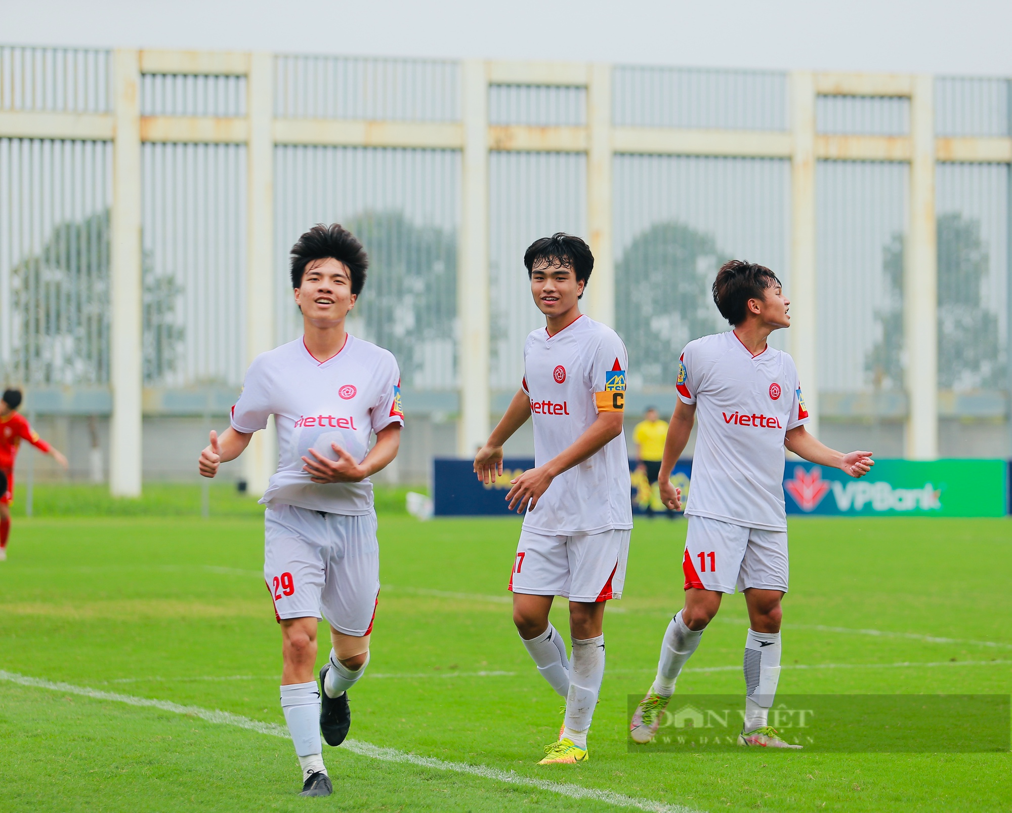 U17 Viettel giành chiến thắng thuyết phục trước U17 HLHT - Ảnh 4.