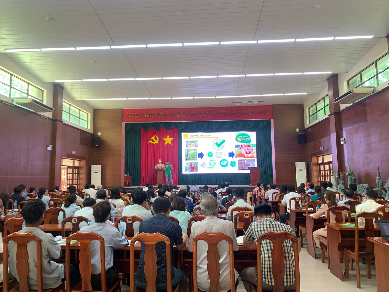 WinEco tập huấn kỹ thuật sản xuất nông nghiệp công nghệ cao cho gần 100 hợp tác xã và nông dân tỉnh Đồng Nai - Ảnh 2.