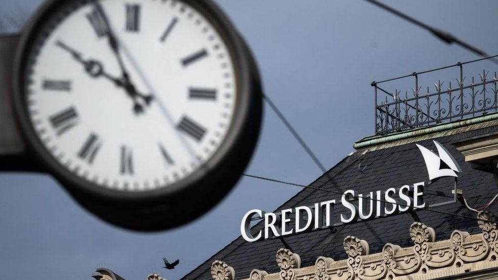 Chính phủ Thụy Sĩ cho biết rằng họ đã ra lệnh cho Credit Suisse tạm thời đình chỉ việc thanh toán một số khoản thưởng, bao gồm thưởng cổ phiếu, cho nhân viên ngân hàng. Ảnh: @AFP.