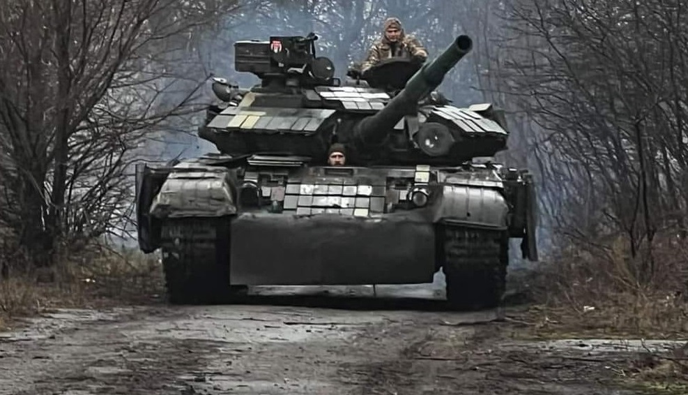 Ukraine đẩy lùi 114 cuộc tấn công của Nga, phá hủy 5 xe tăng, 16 UAV trong 24 giờ - Ảnh 1.