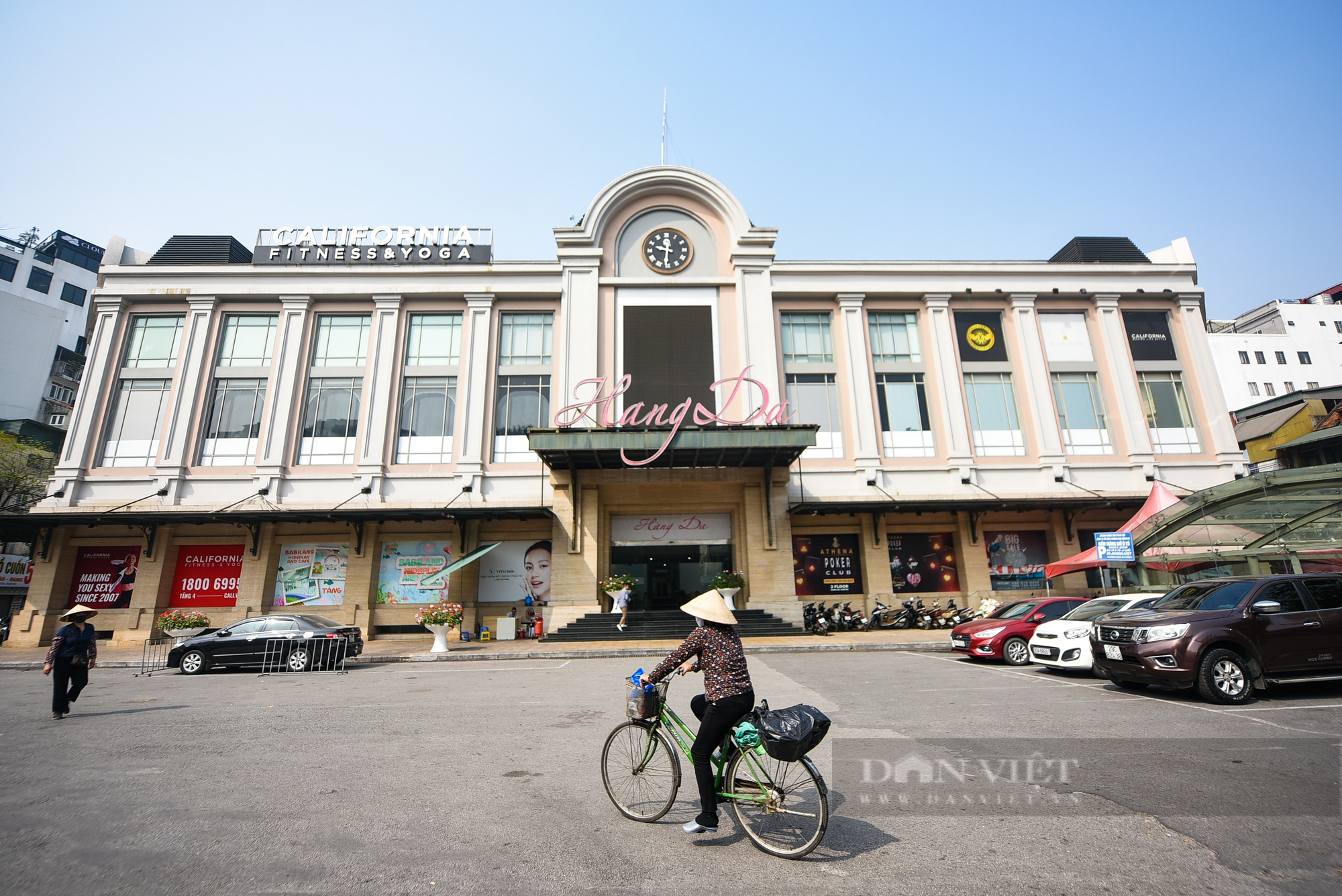 Hình ảnh vắng khách của hai khu chợ nổi tiếng ở Hà Nội - Ảnh 2.