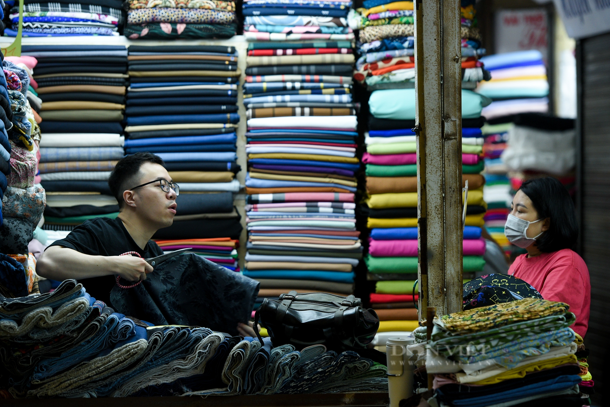 Hình ảnh vắng khách của hai khu chợ nổi tiếng ở Hà Nội - Ảnh 13.