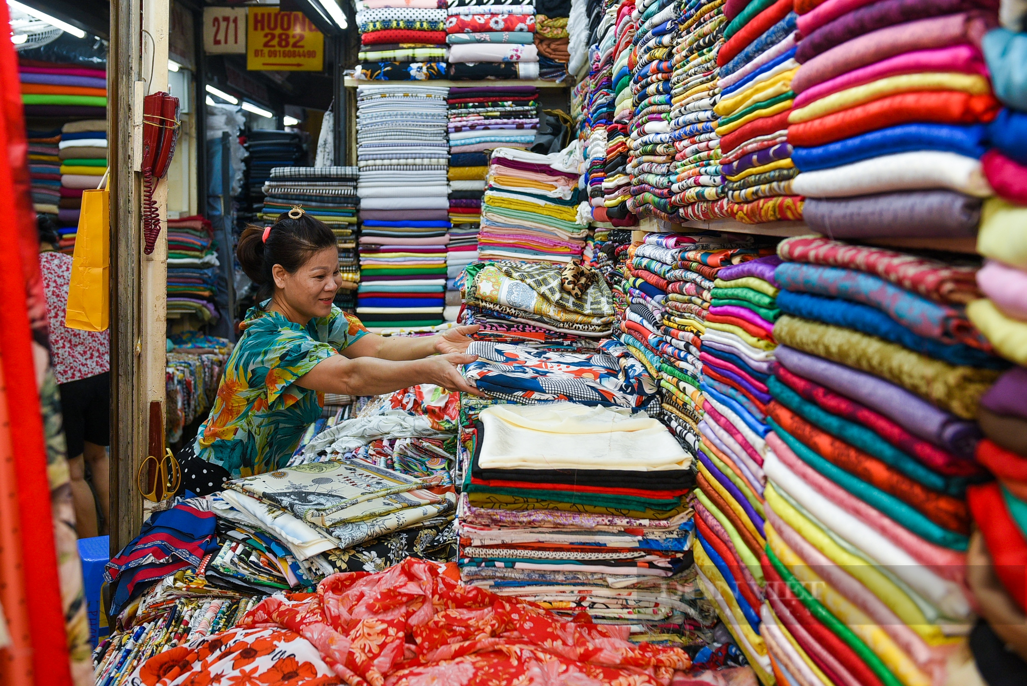 Hình ảnh vắng khách của hai khu chợ nổi tiếng ở Hà Nội - Ảnh 14.