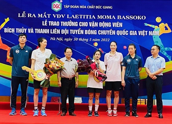 2 tuyển thủ bóng chuyền nữ được thưởng nhà nhờ giành HCB SEA Games 31 - Ảnh 1.