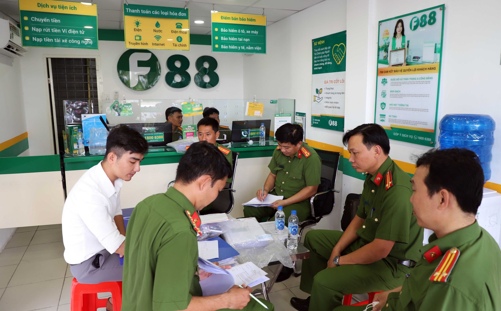 Hậu Giang, Bạc Liêu kiểm tra các điểm kinh doanh Công ty F88 thu giữ một số tài liệu liên quan   - Ảnh 1.