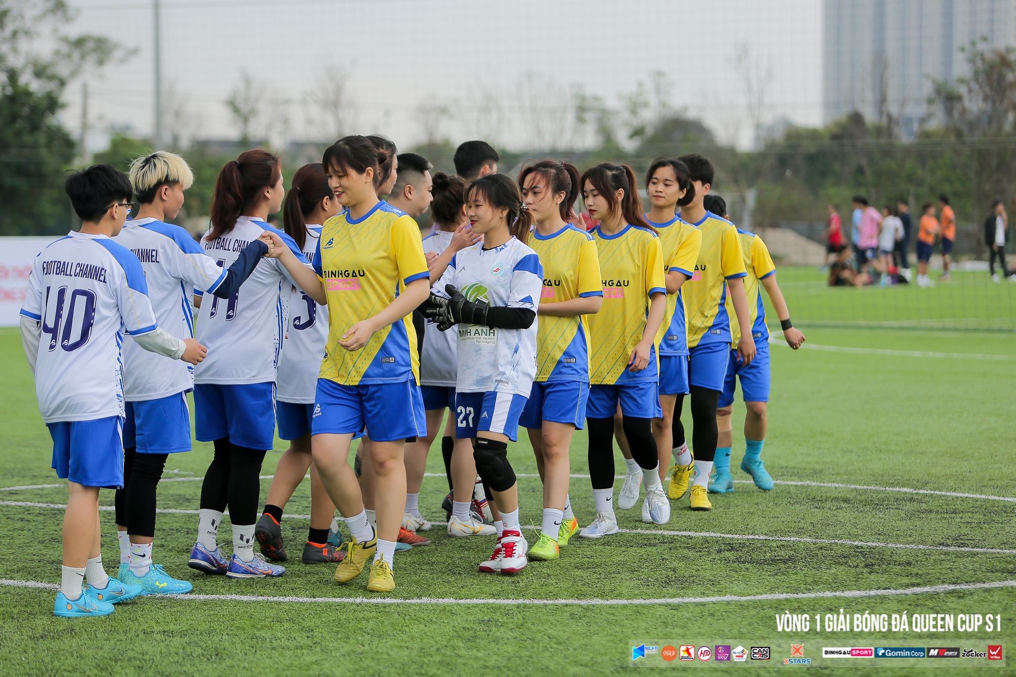 FC GBG (áo vàng quần xanh) ra quân tại giải đấu Queen Cup. ẢNH: XSTARS.
