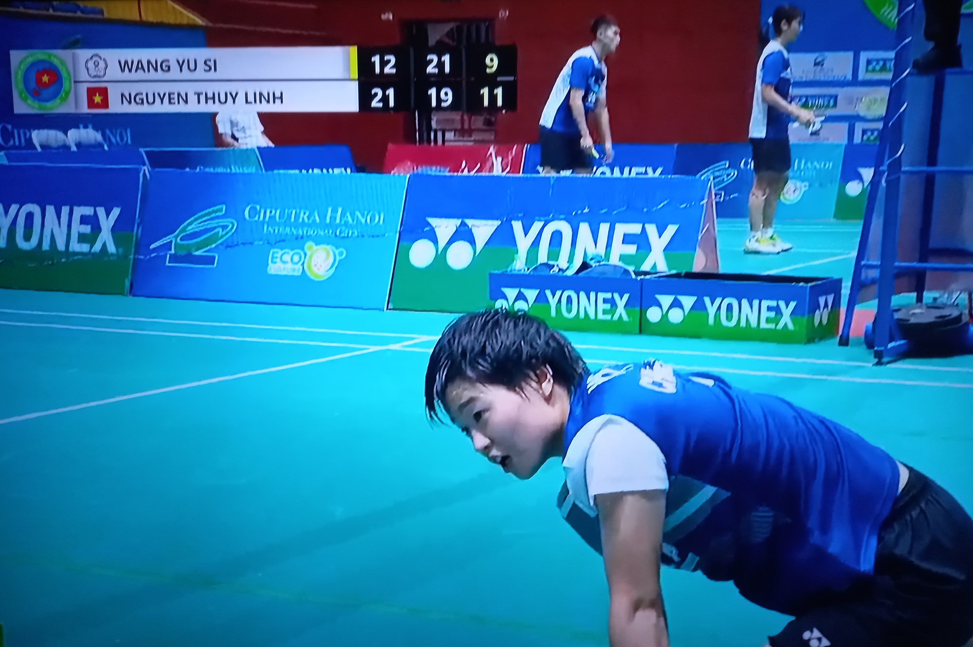 Nguyễn Thùy Linh xuất trận &quot;hú hồn&quot; tại giải cầu lông Ciputra Hanoi - Yonex Sunrise 2023 - Ảnh 4.