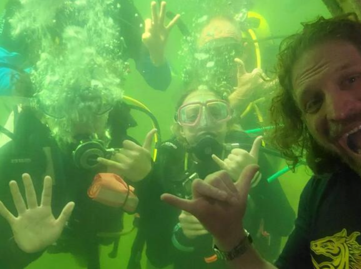 Giáo sư tại Nam Florida tham vọng phá kỷ lục, trở thành “siêu nhân” sống dưới nước 100 ngày - Ảnh 1.