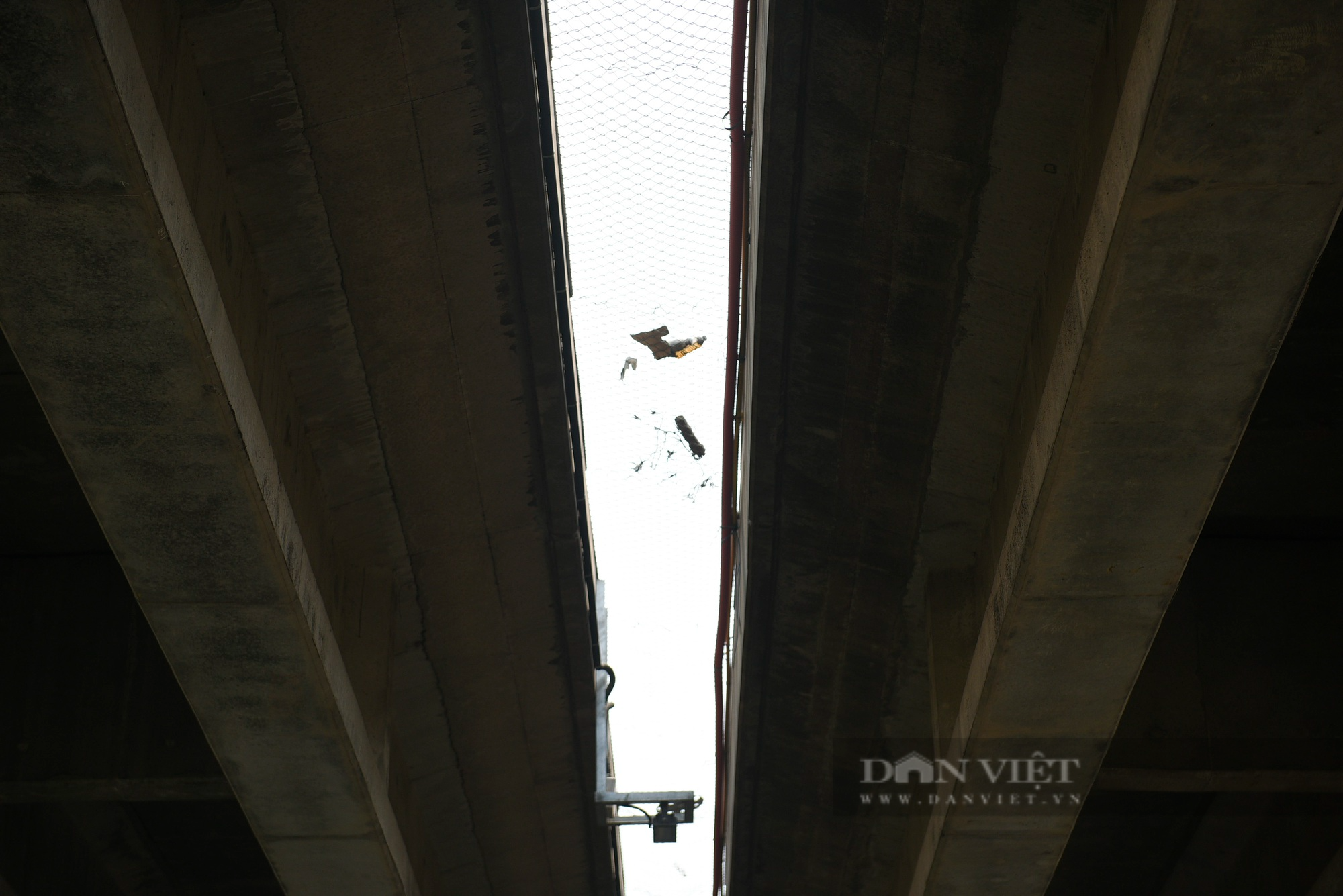 Cầu vòm thép 65 tỷ đồng ở Hà Nội vắng xe qua lại sau nữa năm đưa vào sử dụng - Ảnh 3.
