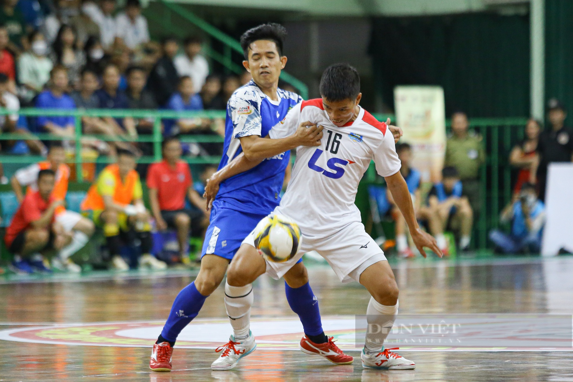 Trọng tài &quot;bẻ còi&quot;, Thái Sơn Nam cay đắng chia điểm trong trận &quot;siêu kinh điển&quot; làng futsal - Ảnh 10.