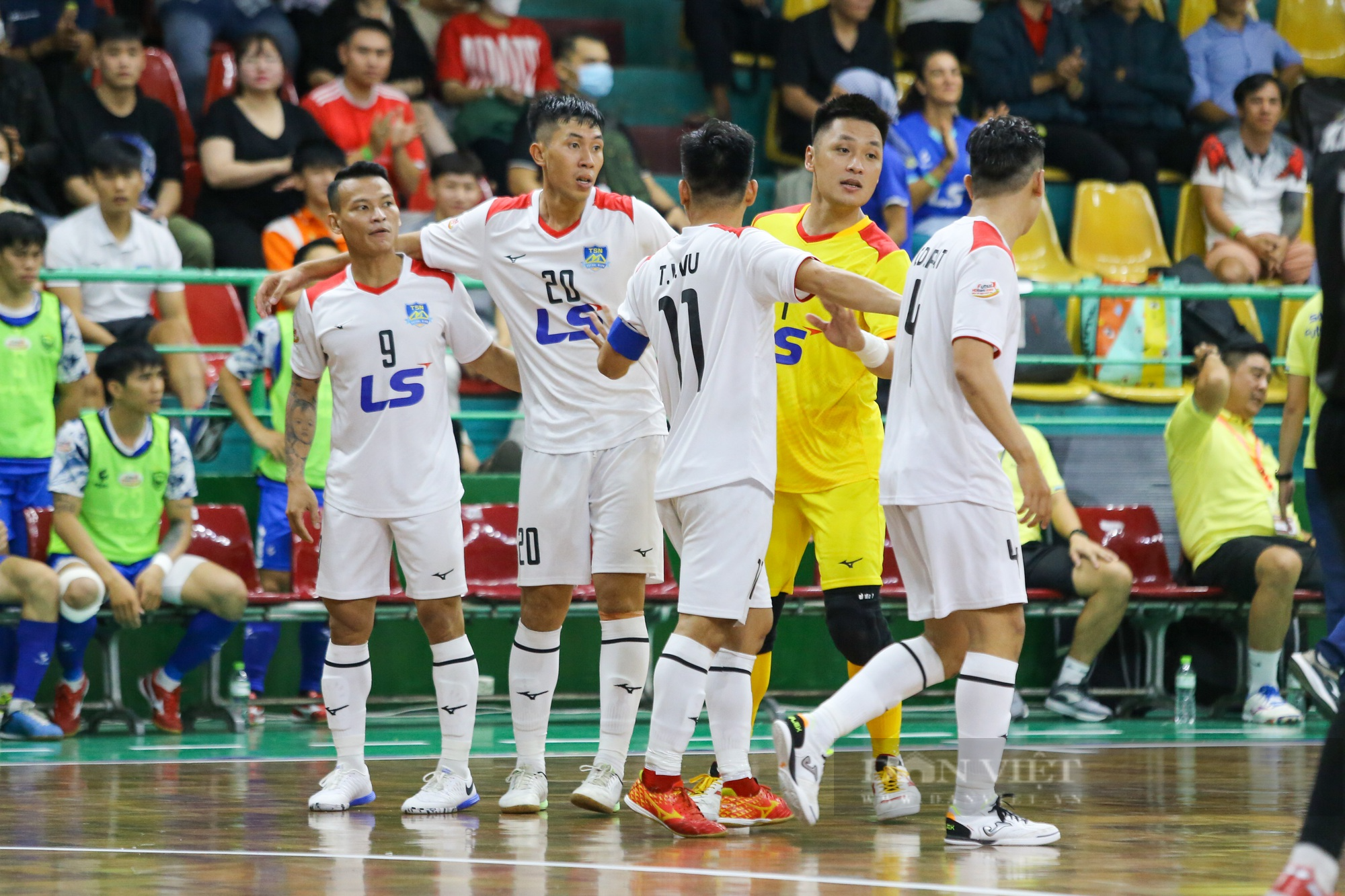 Trọng tài &quot;bẻ còi&quot;, Thái Sơn Nam cay đắng chia điểm trong trận &quot;siêu kinh điển&quot; làng futsal - Ảnh 12.