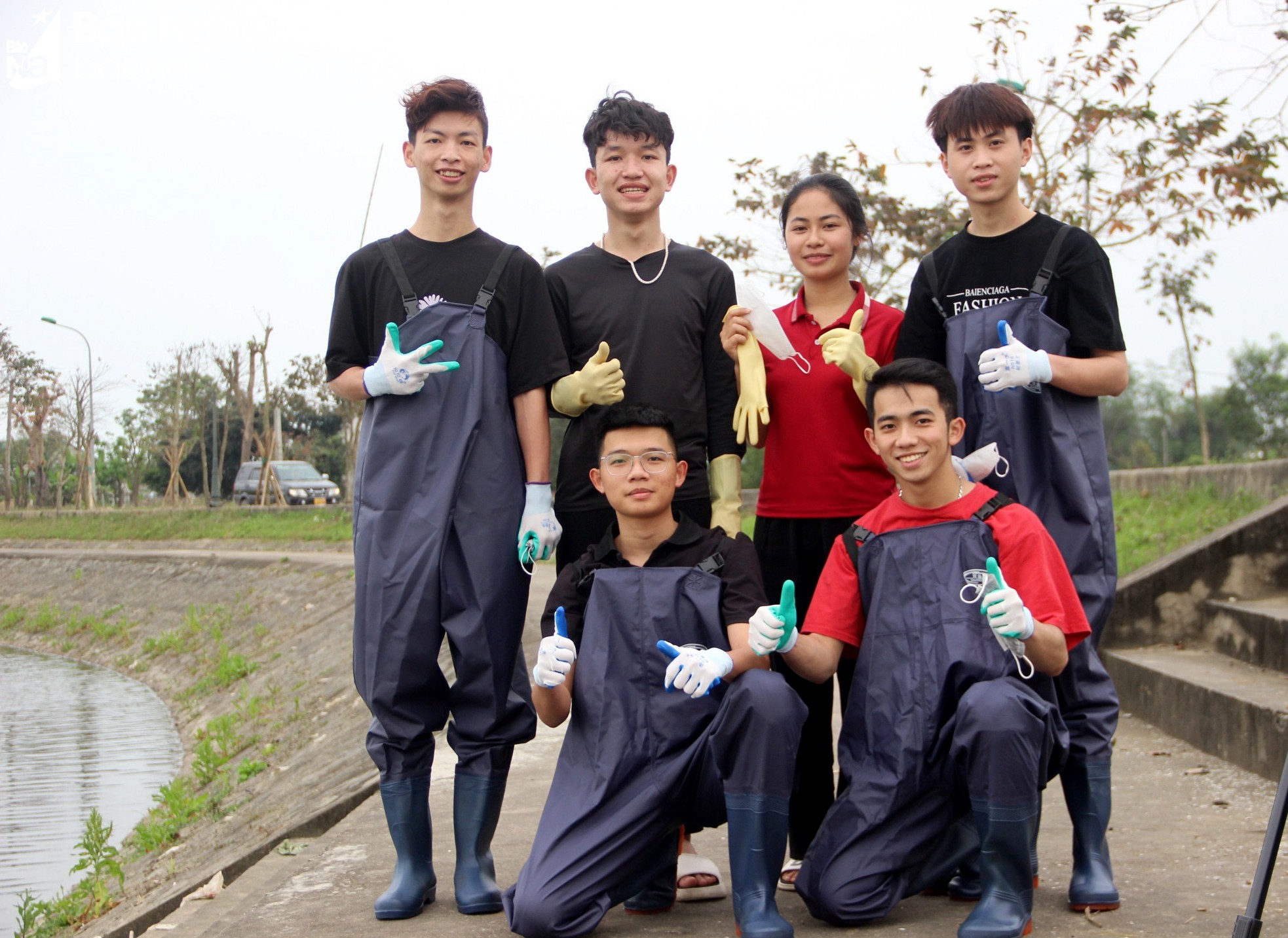 Nghệ An Xanh - Nhóm bạn trẻ gen Z tình nguyện dọn rác, làm sạch môi trường - Ảnh 7.