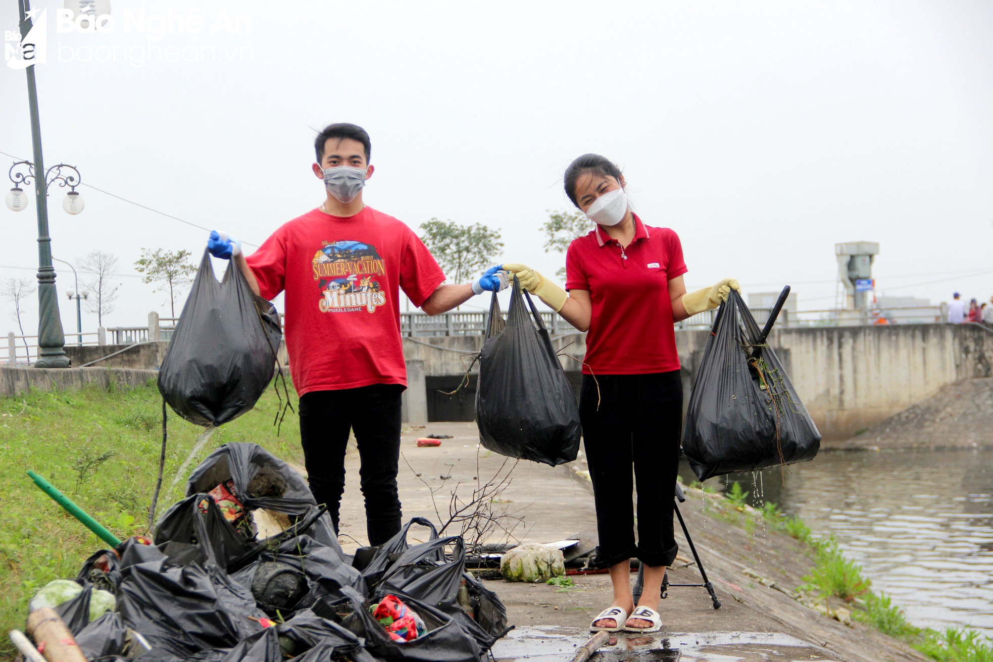 Nghệ An Xanh - Nhóm bạn trẻ gen Z tình nguyện dọn rác, làm sạch môi trường - Ảnh 9.