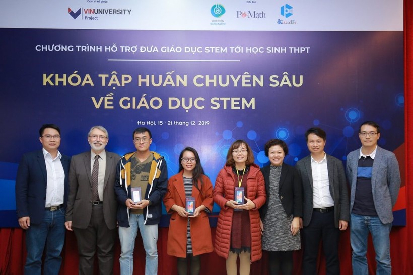 Nữ giáo viên Việt Nam đầu tiên được nhận Giải thưởng  'Tỏa sáng sức mạnh tri thức' - Ảnh 5.