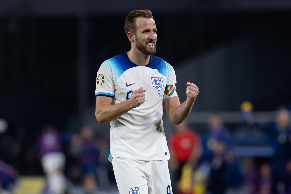 “Xé lưới” Italia, Harry Kane xô đổ kỷ lục ghi bàn của Rooney - Ảnh 1.